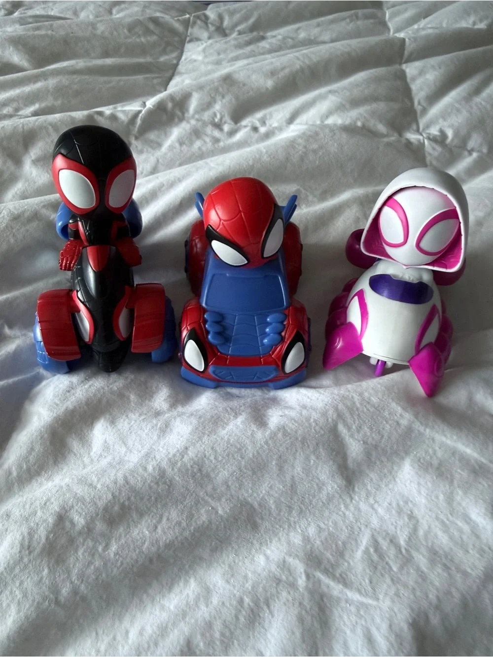 Marvel Spider-Verse Ride-On Figures Set - Red, Blue, Pink